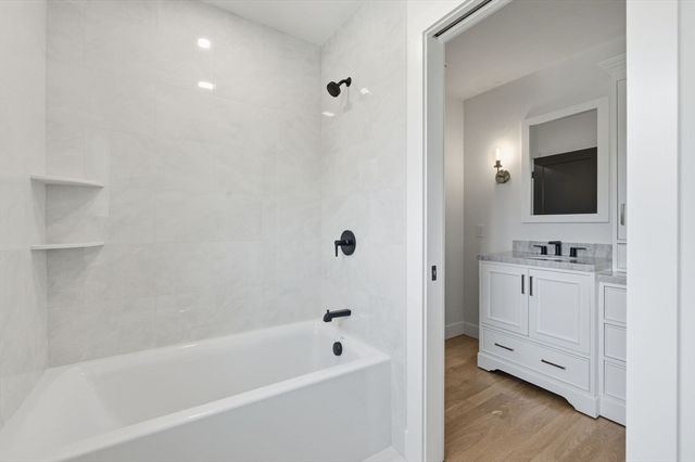 4 Eastern Ave, Burlington, MA 01803