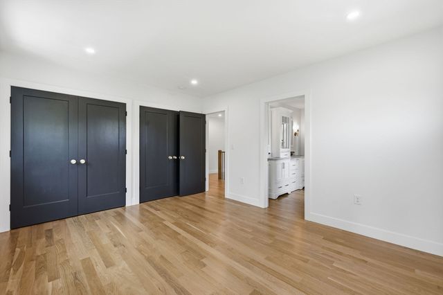 4 Eastern Ave, Burlington, MA 01803