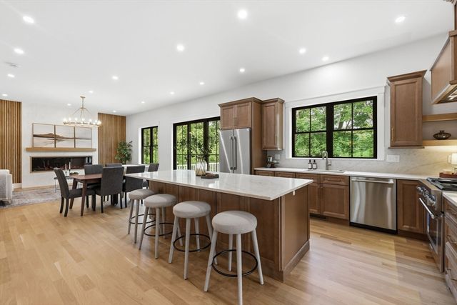 4 Eastern Ave, Burlington, MA 01803