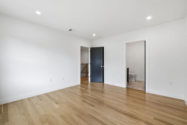 4 Eastern Ave, Burlington, MA 01803