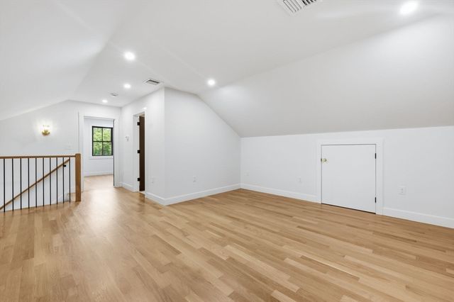 4 Eastern Ave, Burlington, MA 01803