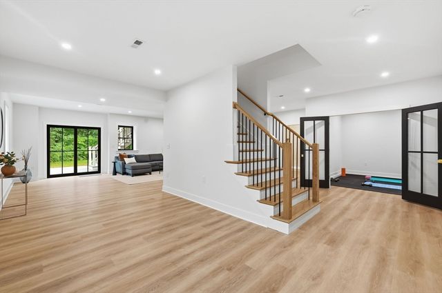 4 Eastern Ave, Burlington, MA 01803