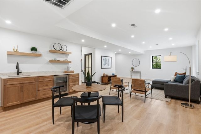 4 Eastern Ave, Burlington, MA 01803