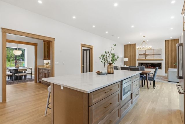 4 Eastern Ave, Burlington, MA 01803