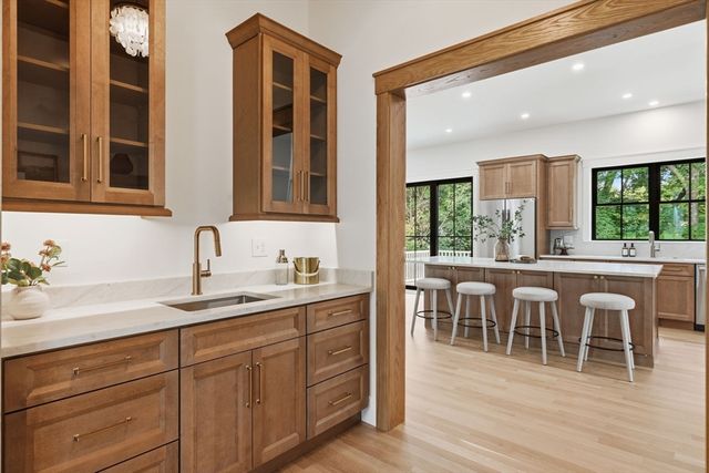4 Eastern Ave, Burlington, MA 01803