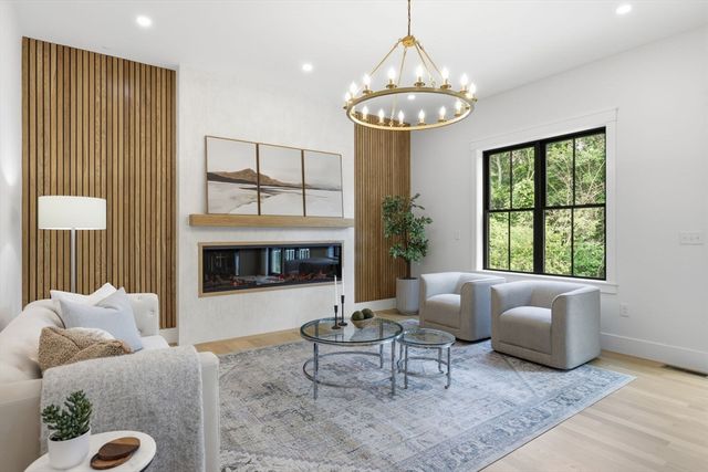 4 Eastern Ave, Burlington, MA 01803