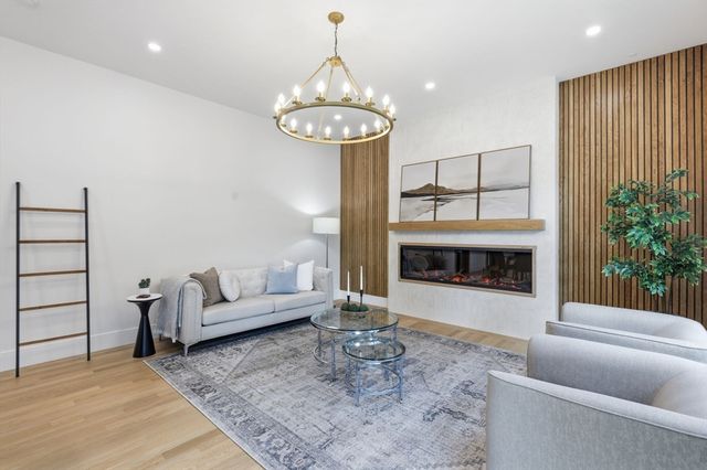 4 Eastern Ave, Burlington, MA 01803