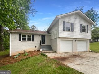 2067 Wellborn Close, Lithonia, GA 30058