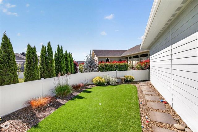 1618 River Run Street, Central Point, OR 97502