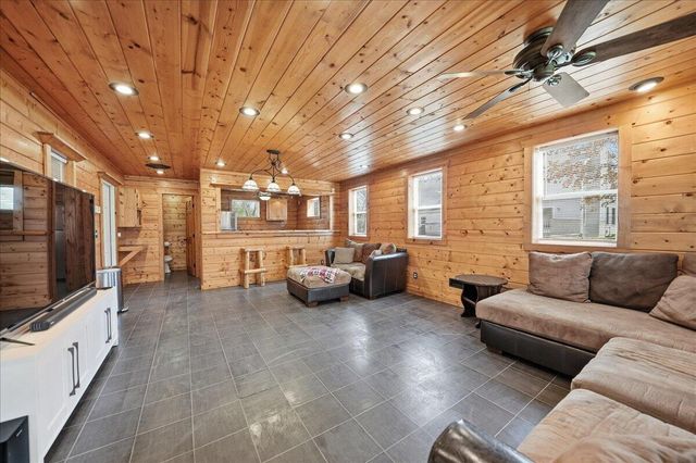 9642 W 1100 N, Demotte, IN 46310