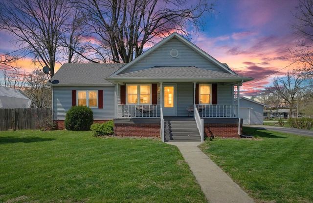 119 N Broadway Street, Fisher, IL 61843