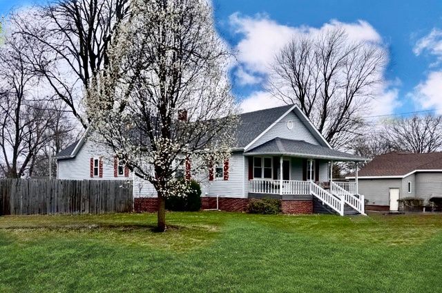 119 N Broadway Street, Fisher, IL 61843