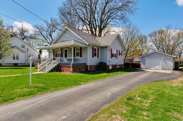 119 N Broadway Street, Fisher, IL 61843