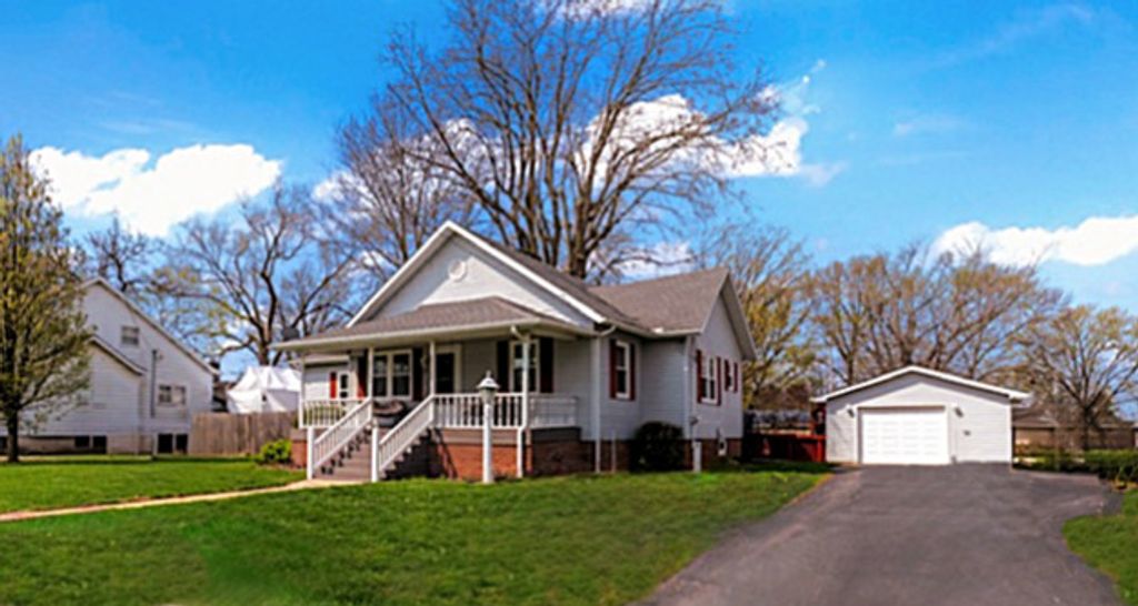 119 N Broadway Street, Fisher, IL 61843