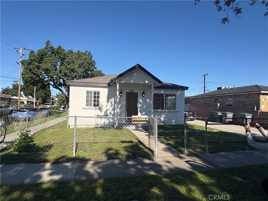 2601 E Van Buren, Carson, CA 90810