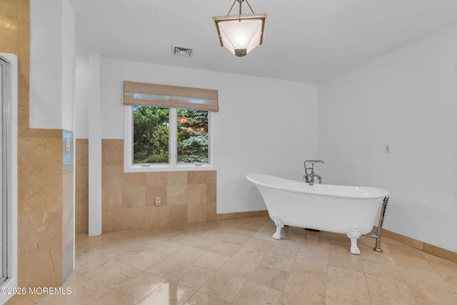 100 Westend Avenue, Shrewsbury Boro, NJ 07702