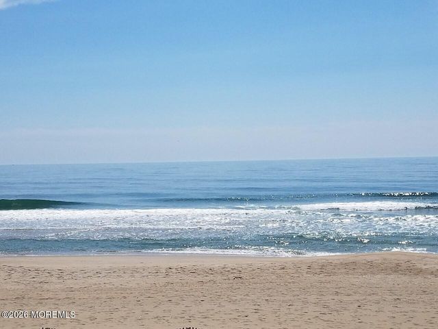 100 Westend Avenue, Shrewsbury Boro, NJ 07702