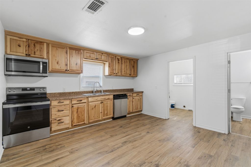 920 W Ford Street, Denison, TX 75020