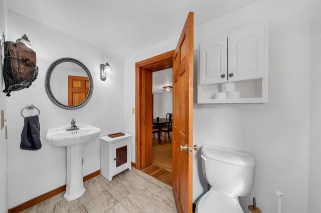 15 Lincoln Ct, Amesbury, MA 01913