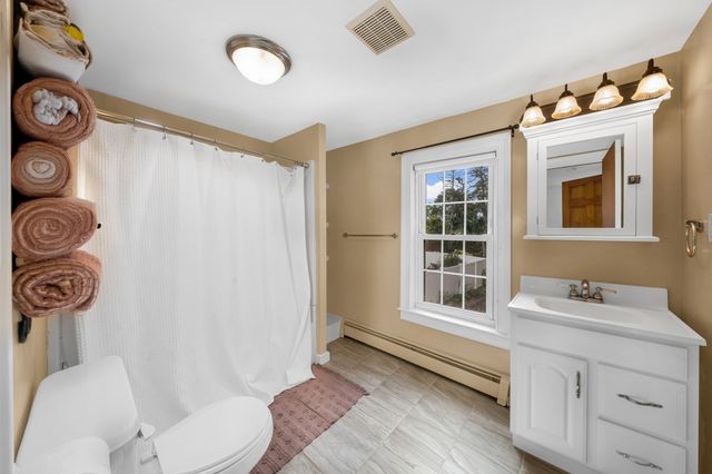 15 Lincoln Ct, Amesbury, MA 01913
