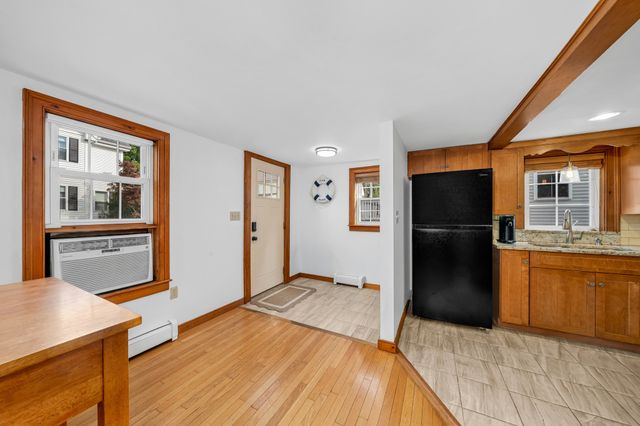 15 Lincoln Ct, Amesbury, MA 01913