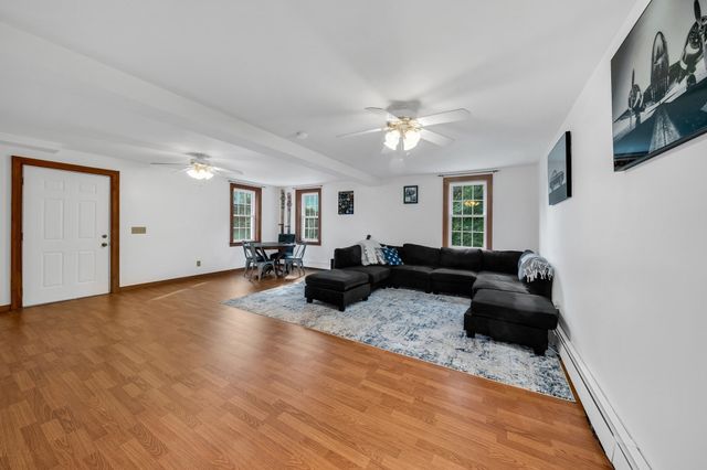 15 Lincoln Ct, Amesbury, MA 01913