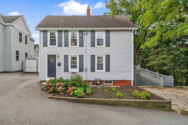 15 Lincoln Ct, Amesbury, MA 01913