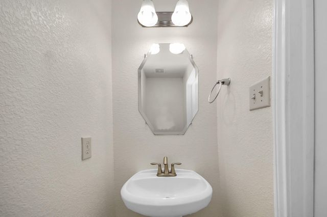 23906 W Fairport Harbor Lane, Richmond, TX 77407