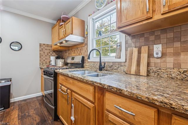 214 Woods Creek RD, Deltaville, VA 23043