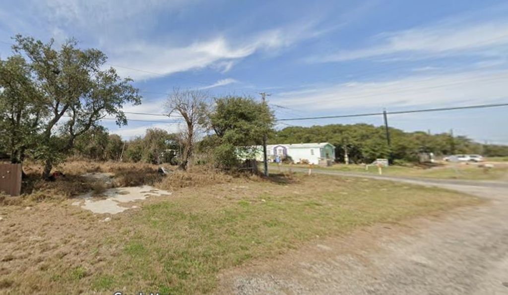 219 Stanley St, Rockport, TX 78382 — photo 2
