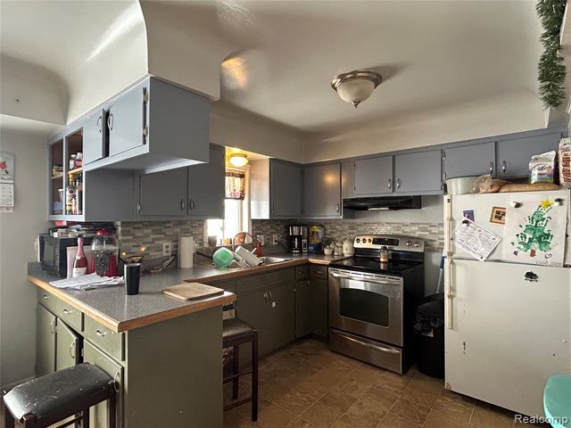 16401 Almont Road, Allenton, MI 48002