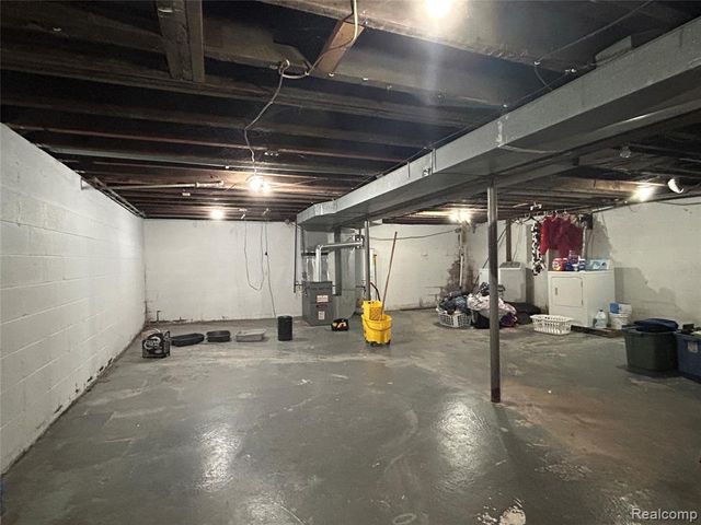16401 Almont Road, Allenton, MI 48002