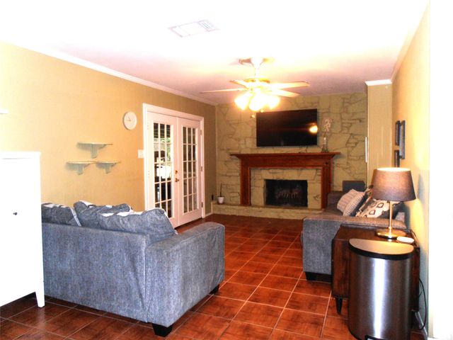 2911 Norwood Lane, Arlington, TX 76013