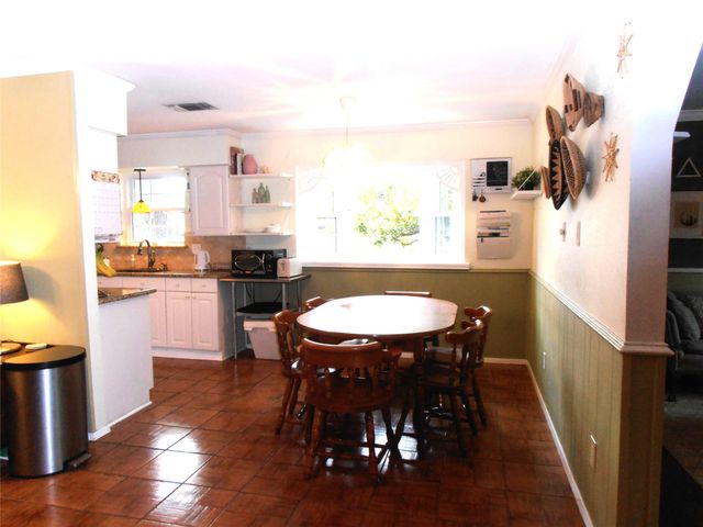 2911 Norwood Lane, Arlington, TX 76013