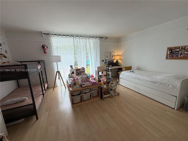 350 Grapetree Dr 410, Key Biscayne, FL 33149