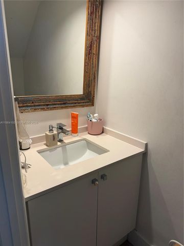 350 Grapetree Dr 410, Key Biscayne, FL 33149