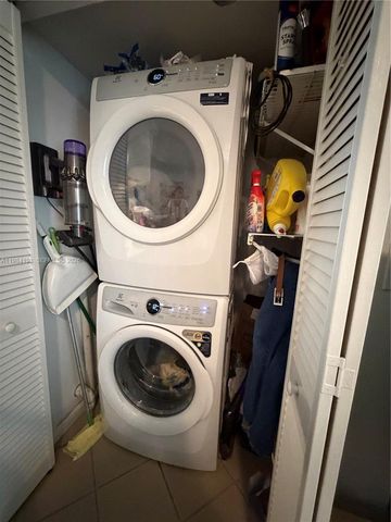 350 Grapetree Dr 410, Key Biscayne, FL 33149