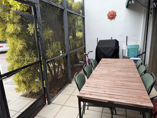 350 Grapetree Dr 410, Key Biscayne, FL 33149