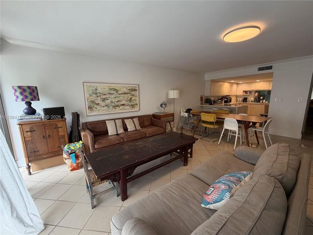 350 Grapetree Dr 410, Key Biscayne, FL 33149