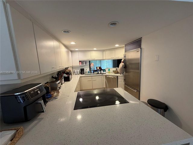 350 Grapetree Dr 410, Key Biscayne, FL 33149