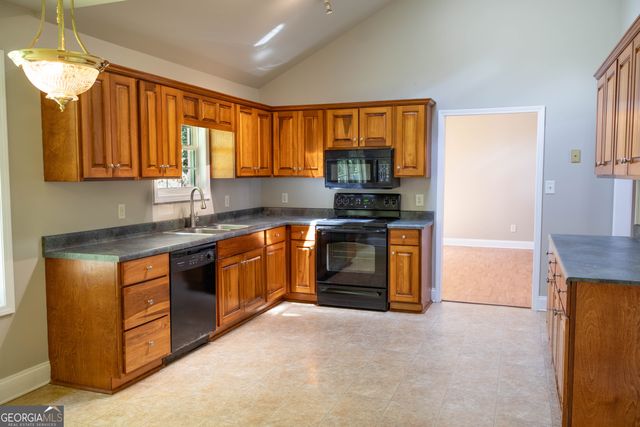 253 Industrial Boulevard, Toccoa, GA 30577