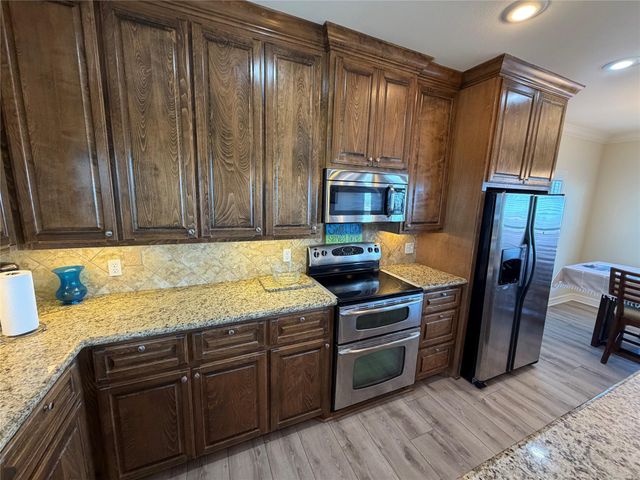 3180 Gulf Castle Drive, Crystal Beach, TX 77650