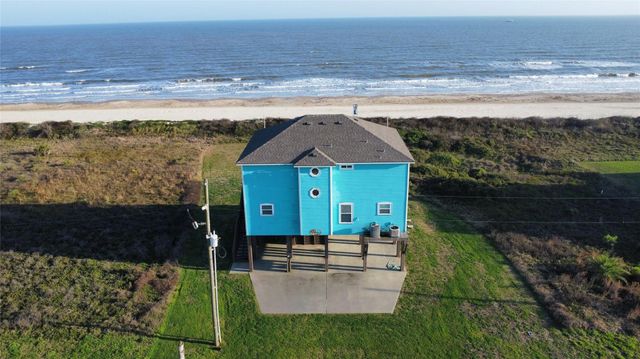 3180 Gulf Castle Drive, Crystal Beach, TX 77650