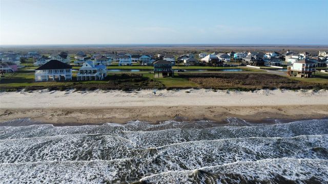 3180 Gulf Castle Drive, Crystal Beach, TX 77650