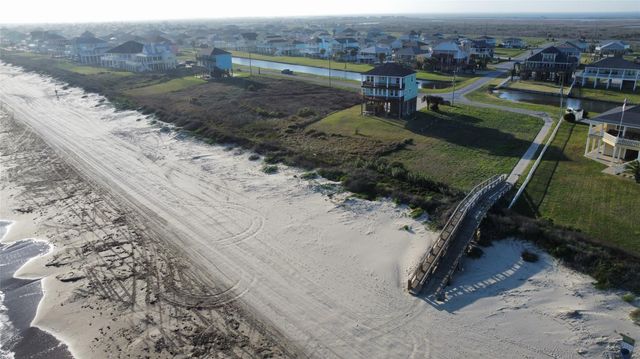 3180 Gulf Castle Drive, Crystal Beach, TX 77650