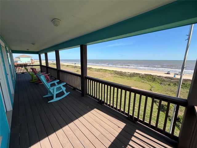 3180 Gulf Castle Drive, Crystal Beach, TX 77650