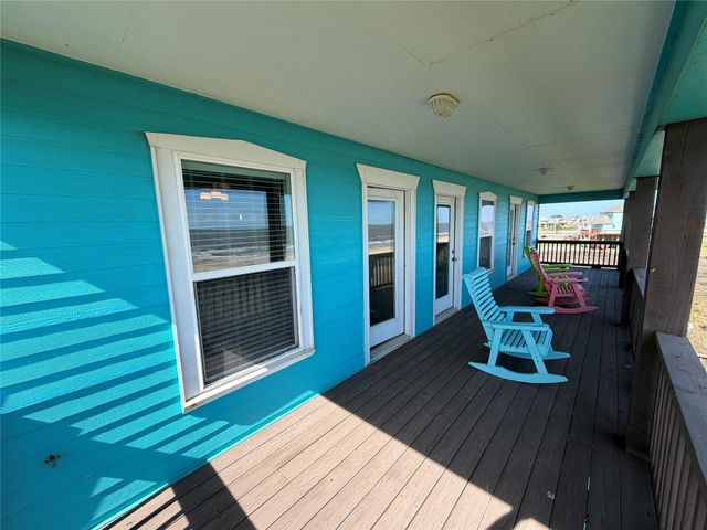 3180 Gulf Castle Drive, Crystal Beach, TX 77650