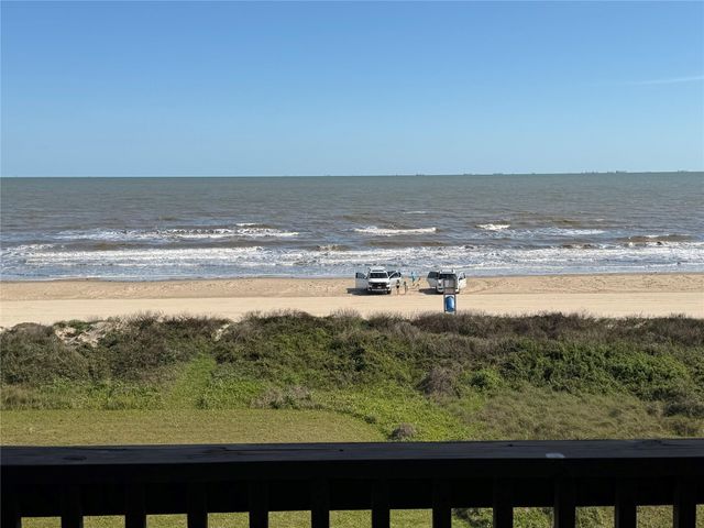 3180 Gulf Castle Drive, Crystal Beach, TX 77650
