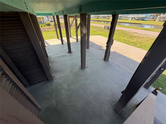 3180 Gulf Castle Drive, Crystal Beach, TX 77650