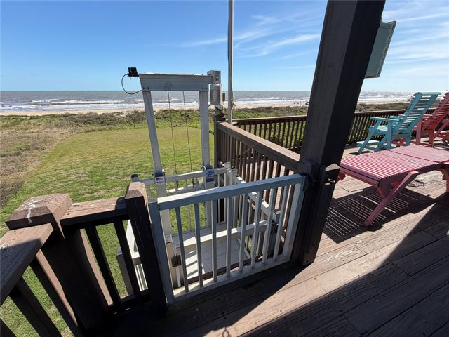 3180 Gulf Castle Drive, Crystal Beach, TX 77650